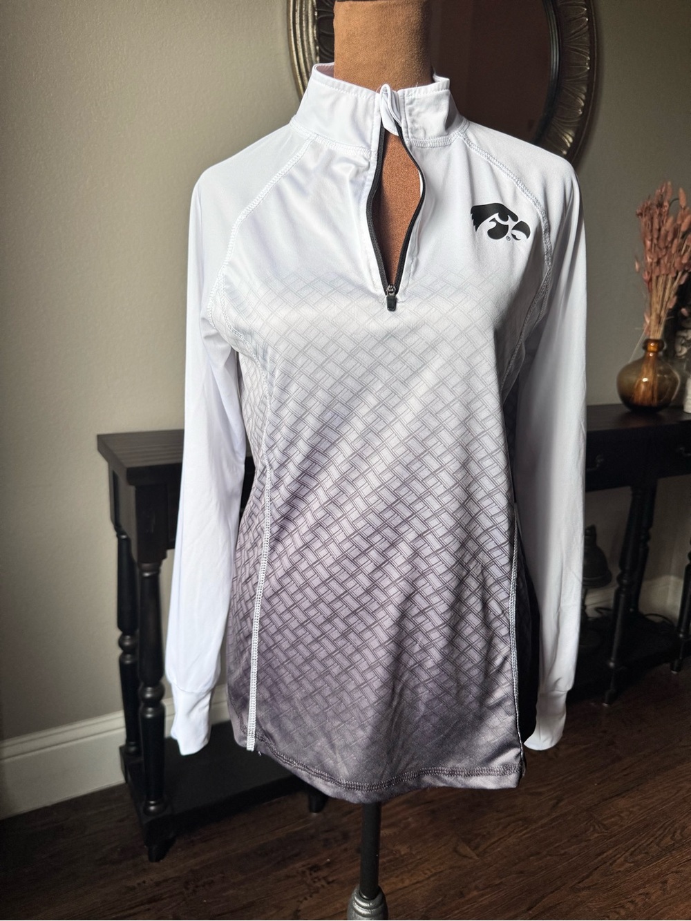 Iowa Hawkeyes White to Gray Ombre Quarter-Zip Pullover Women’s Medium